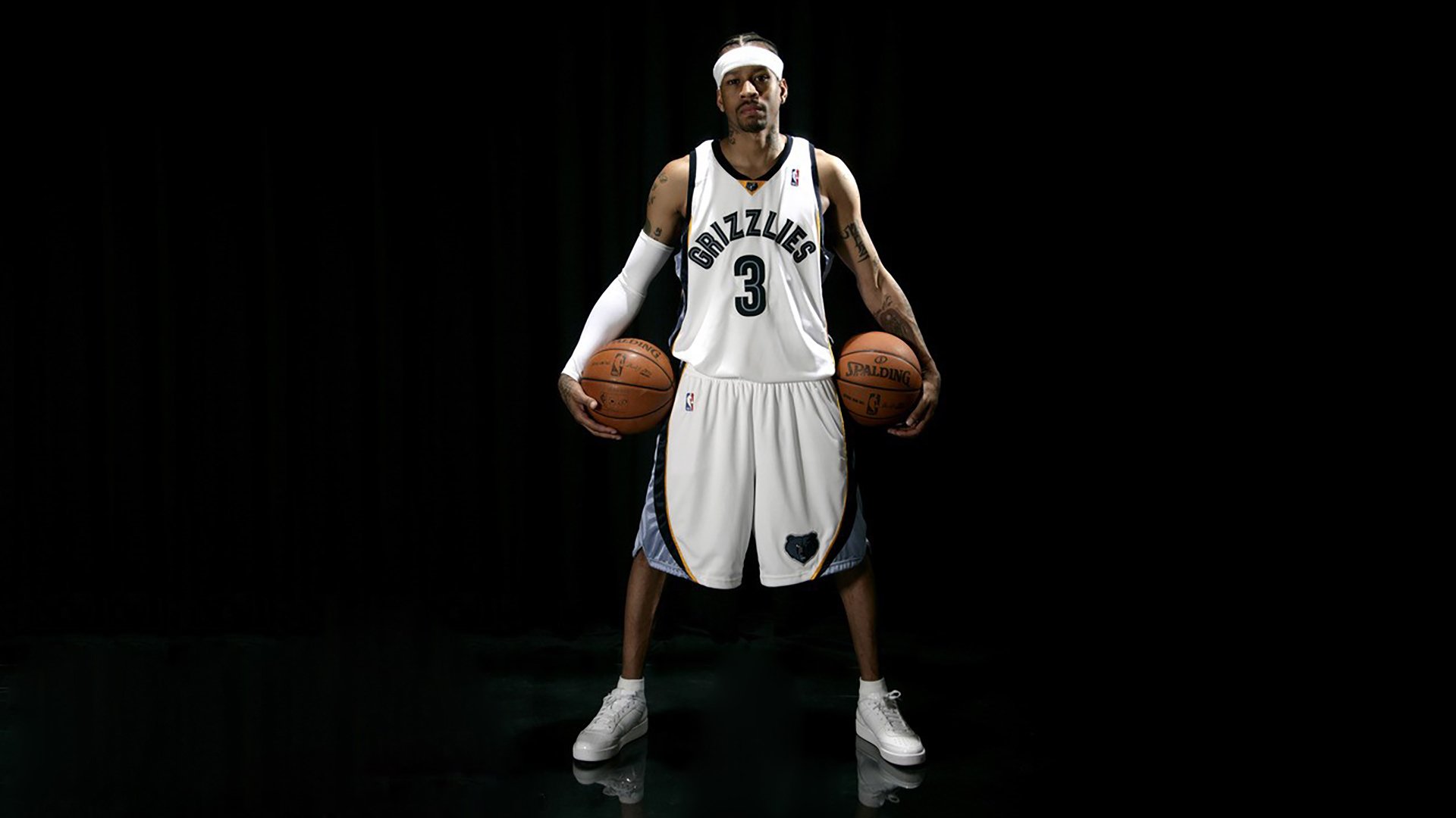 多名运动员参与学校公益活动传递体育精神影响青少年，运动员接受捐赠